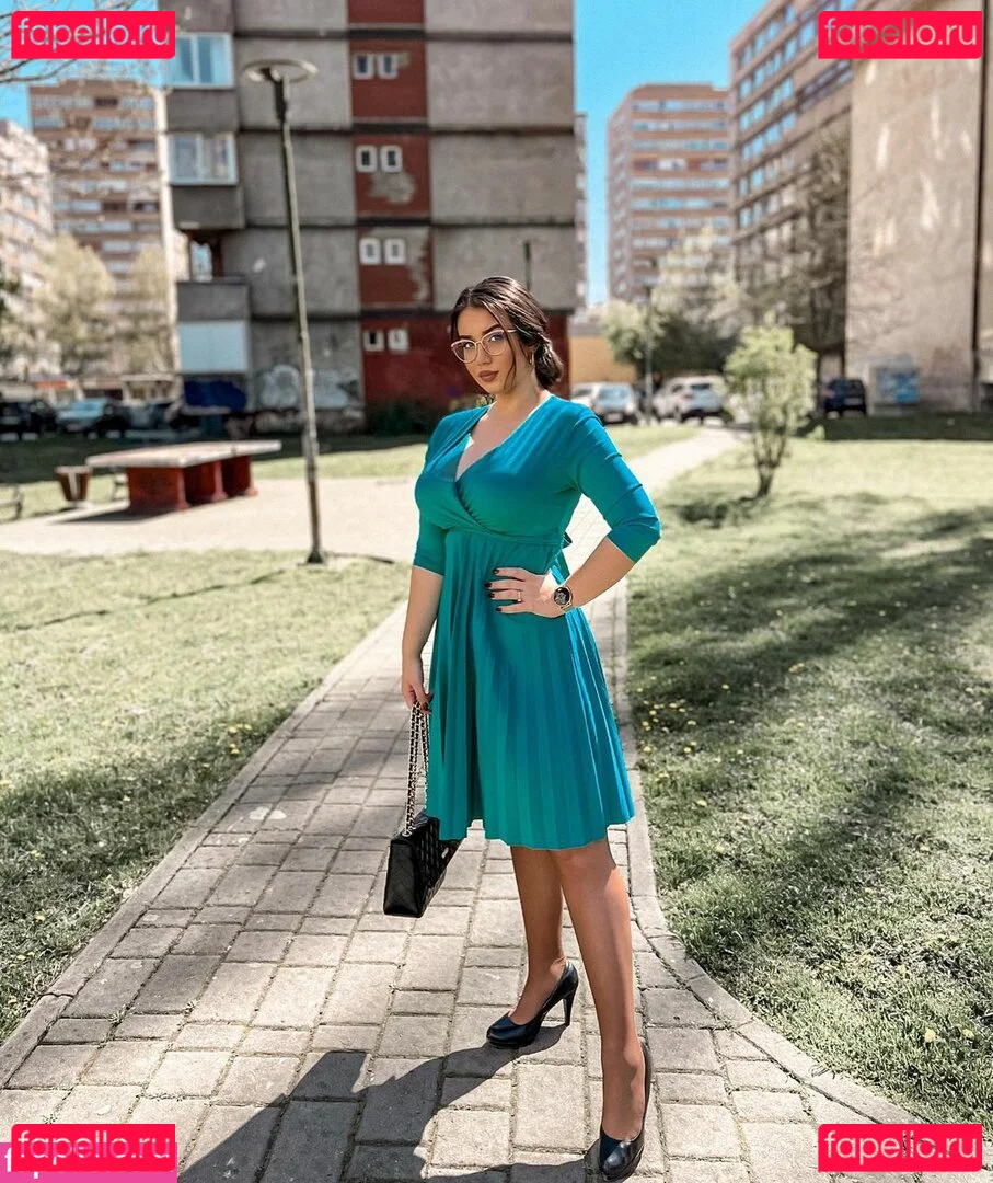 Emina Jahi Onlyfans Photo Gallery 