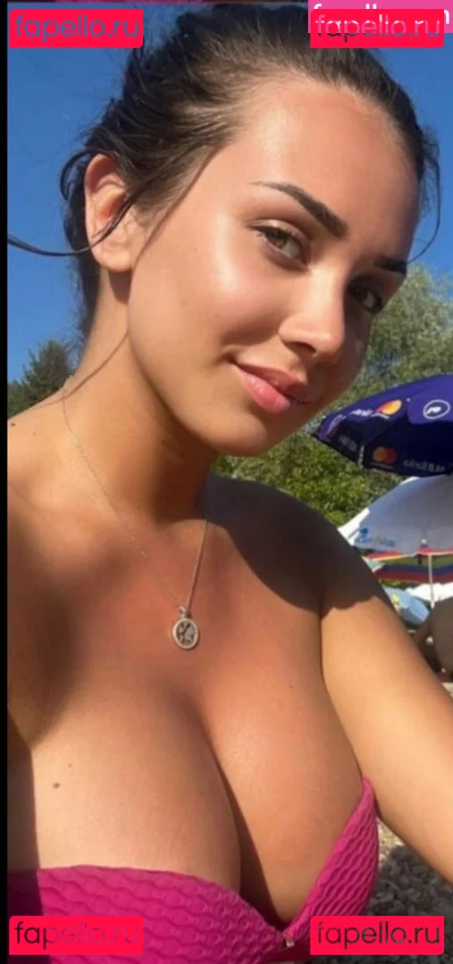 Emina Jahi Onlyfans Photo Gallery 