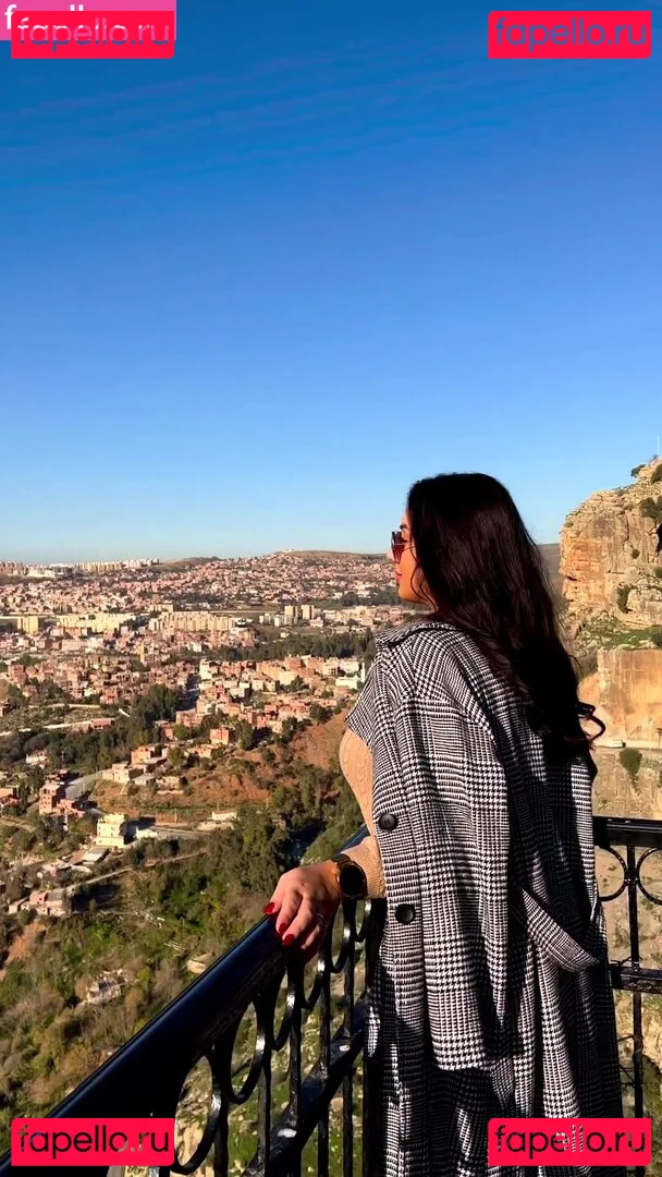 Emina Jahi Onlyfans Photo Gallery 