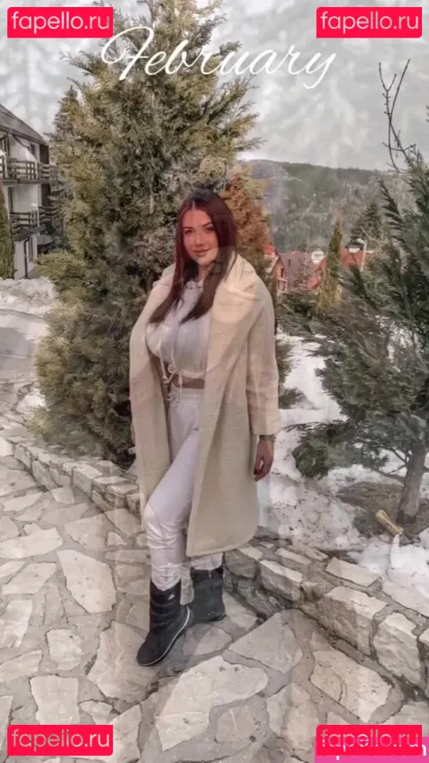 Emina Jahi Onlyfans Photo Gallery 