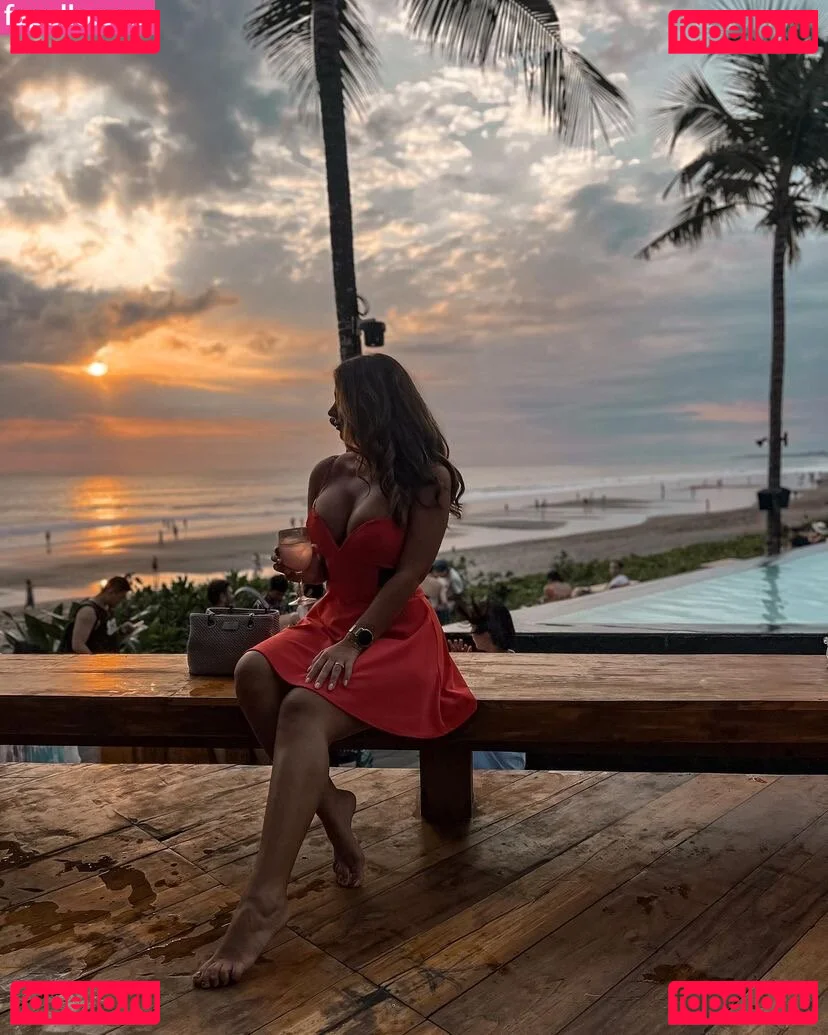 Emina Jahi Onlyfans Photo Gallery 