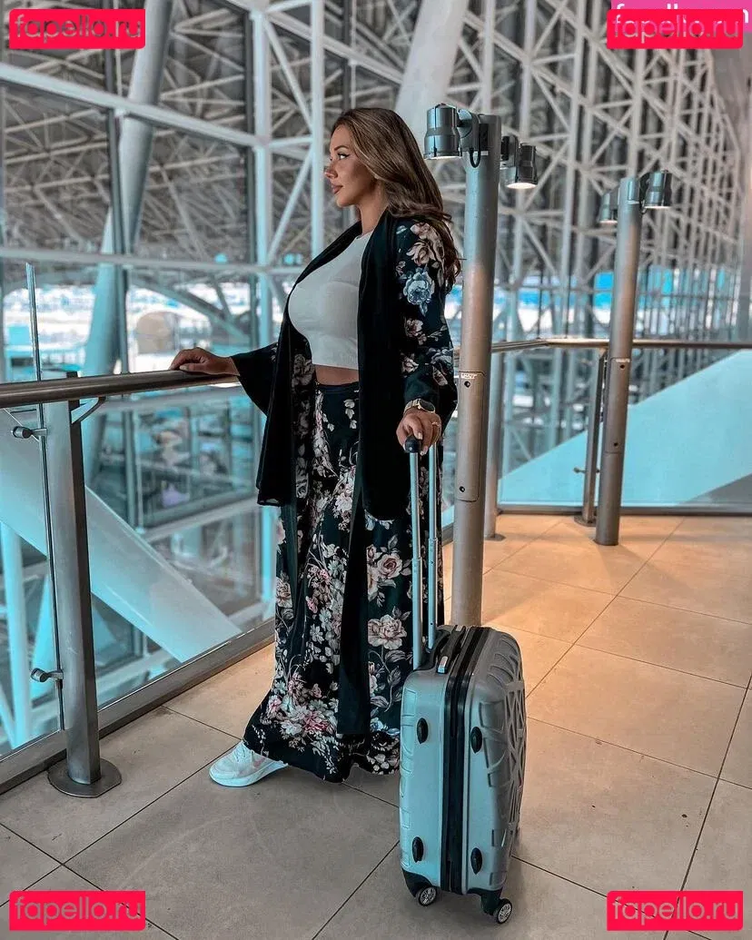 Emina Jahi Onlyfans Photo Gallery 