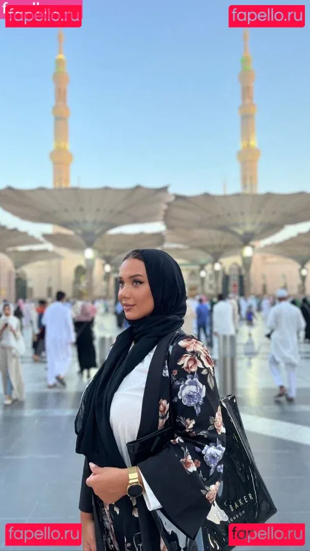 Emina Jahi Onlyfans Photo Gallery 