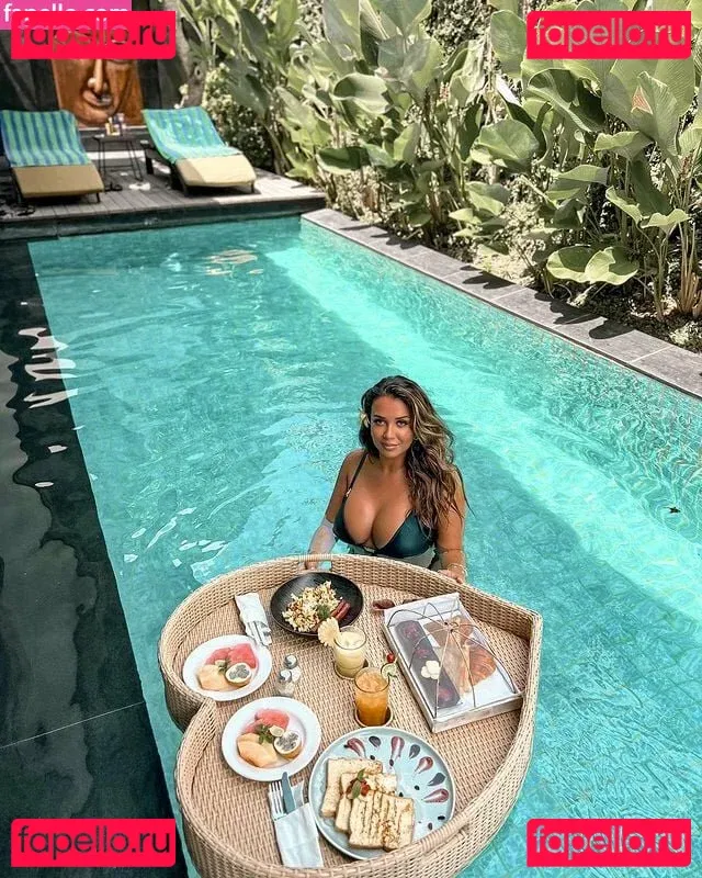 Emina Jahi Onlyfans Photo Gallery 