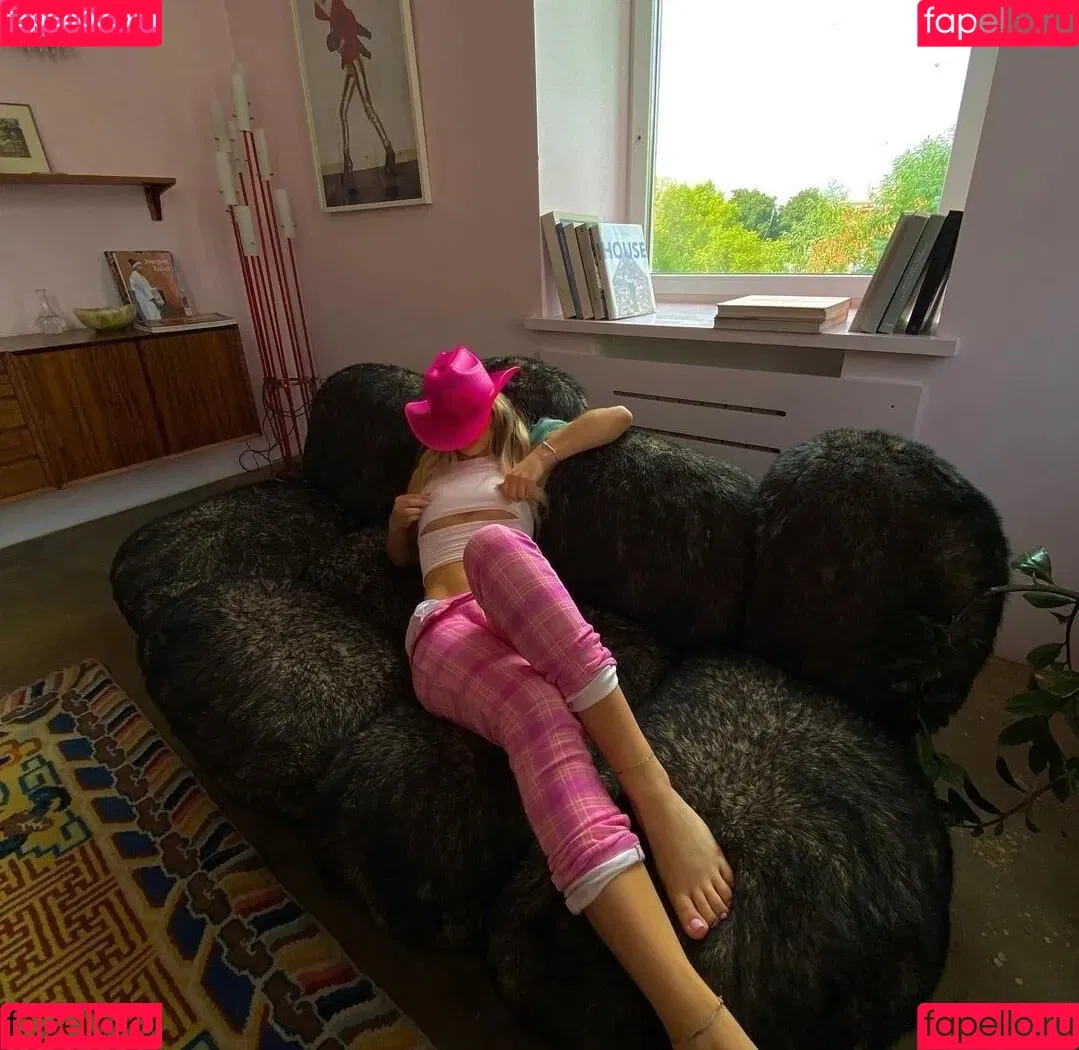 Maryana Ro Onlyfans Photo Gallery 