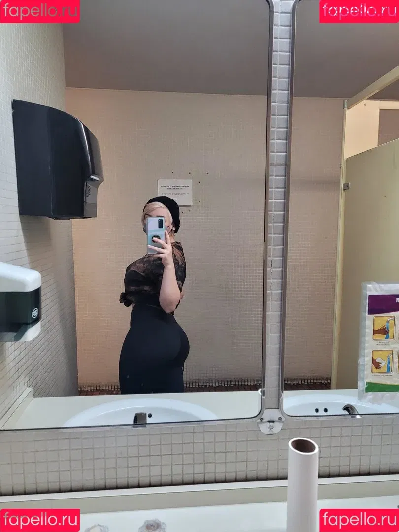 MidnightVulpi Onlyfans Photo Gallery 