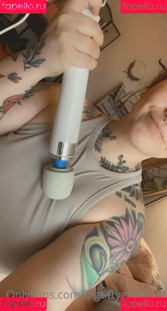bigtittyg0thm1r Onlyfans Photo Gallery 