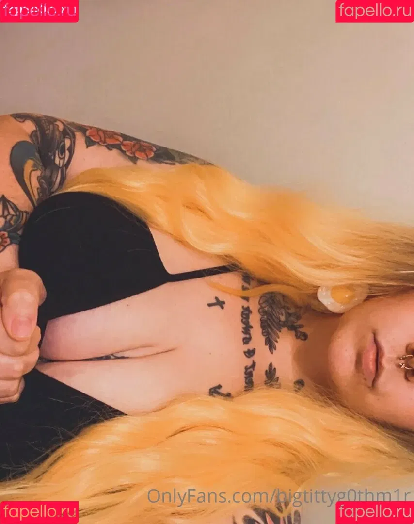 bigtittyg0thm1r Onlyfans Photo Gallery 