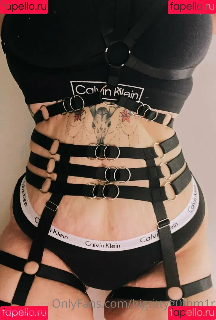bigtittyg0thm1r Onlyfans Photo Gallery 