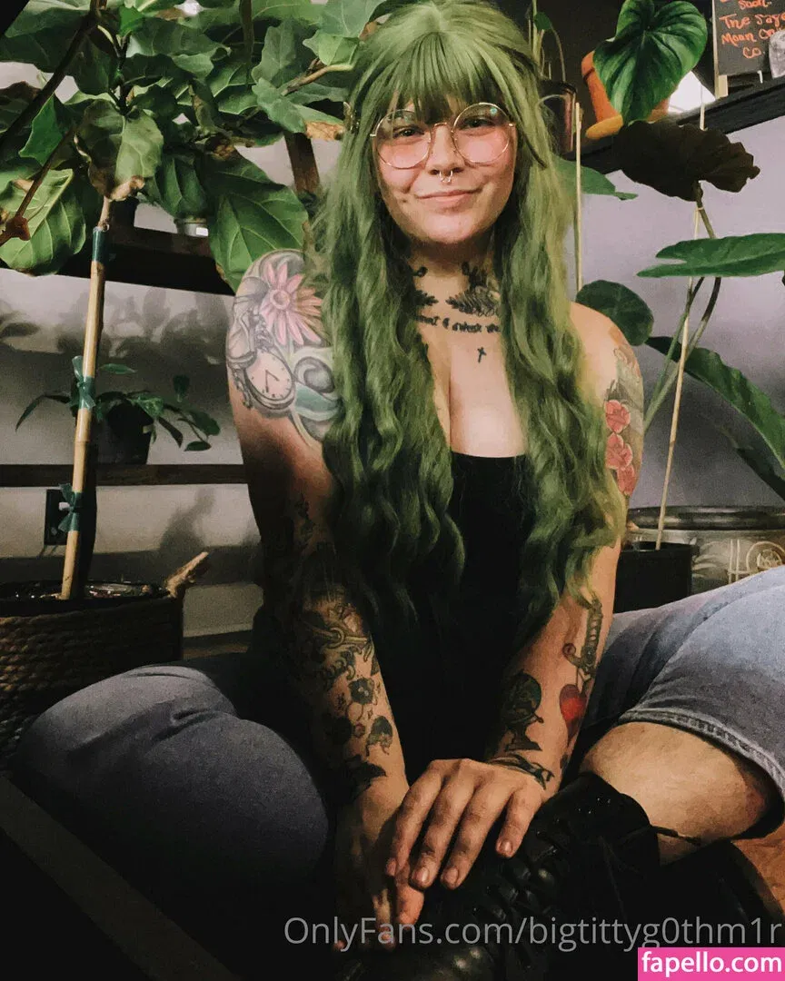 bigtittyg0thm1r Onlyfans Photo Gallery 