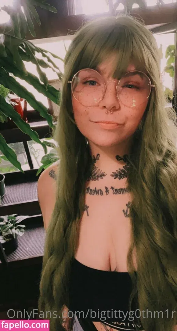 bigtittyg0thm1r Onlyfans Photo Gallery 