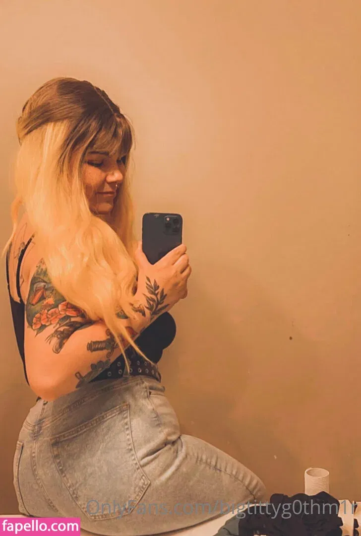 bigtittyg0thm1r Onlyfans Photo Gallery 