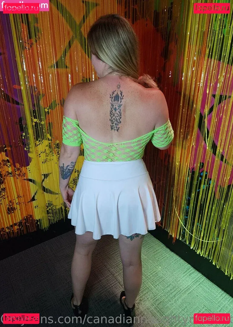 canadiannaughtyneighbour Onlyfans Photo Gallery 