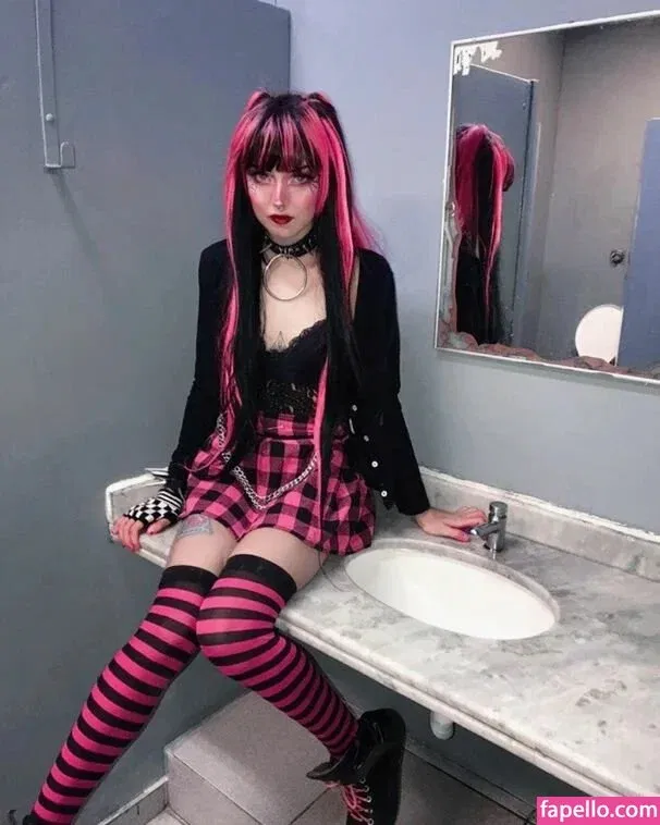 YoiFox Onlyfans Photo Gallery 