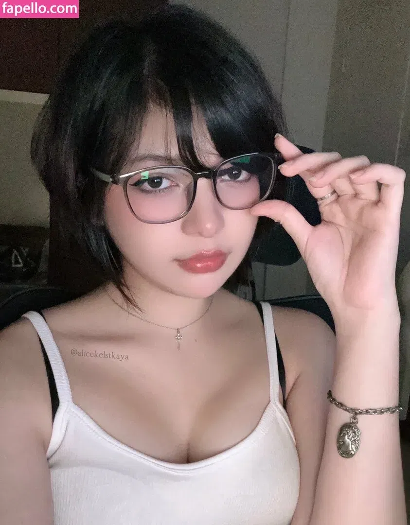 Senpai Alice Onlyfans Photo Gallery 