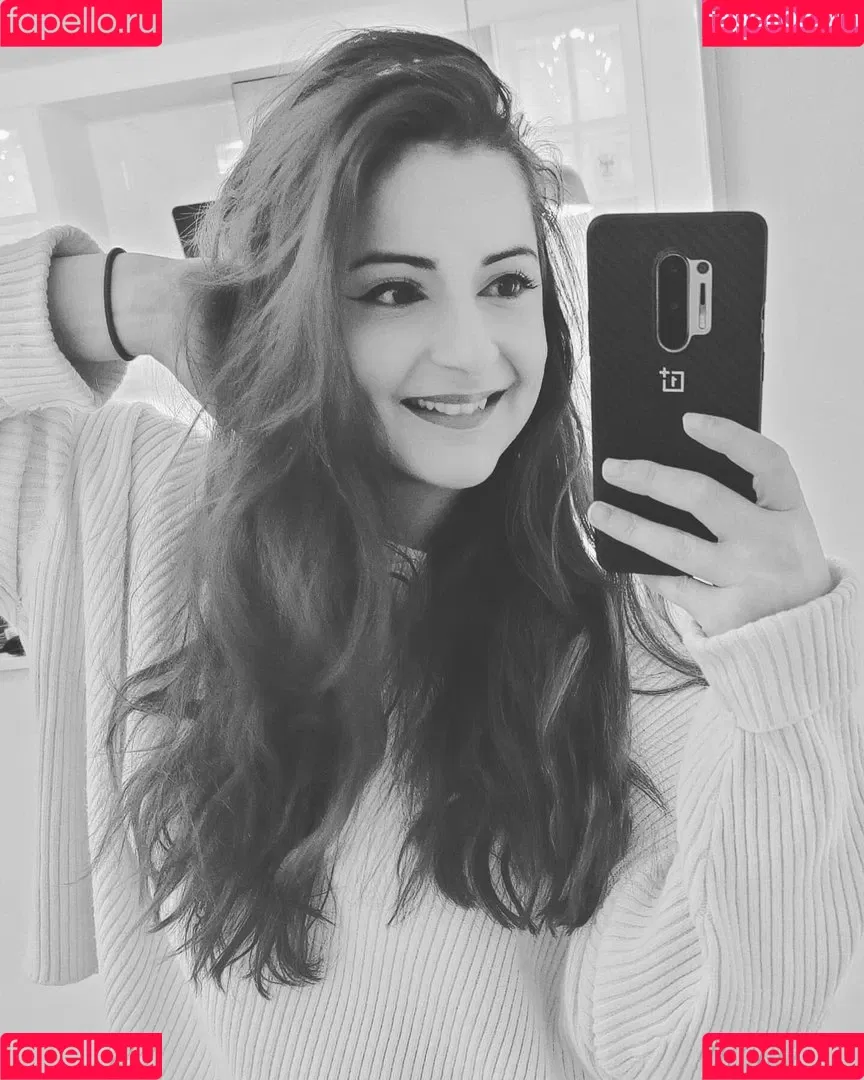 AnnieFuchsia Onlyfans Photo Gallery 