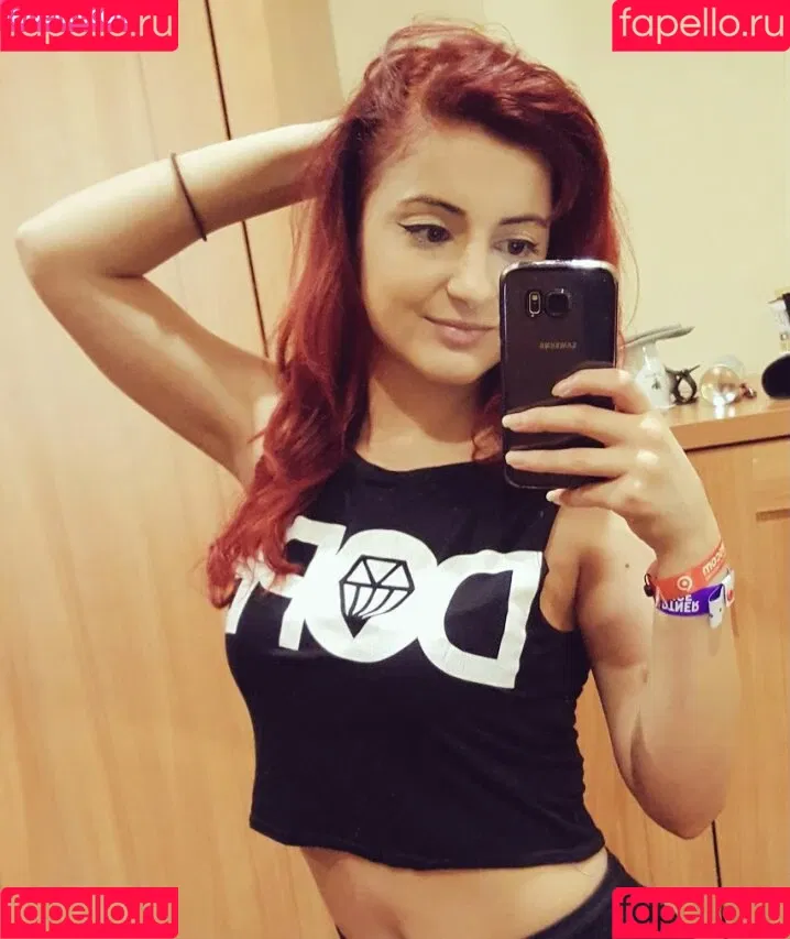 AnnieFuchsia Onlyfans Photo Gallery 