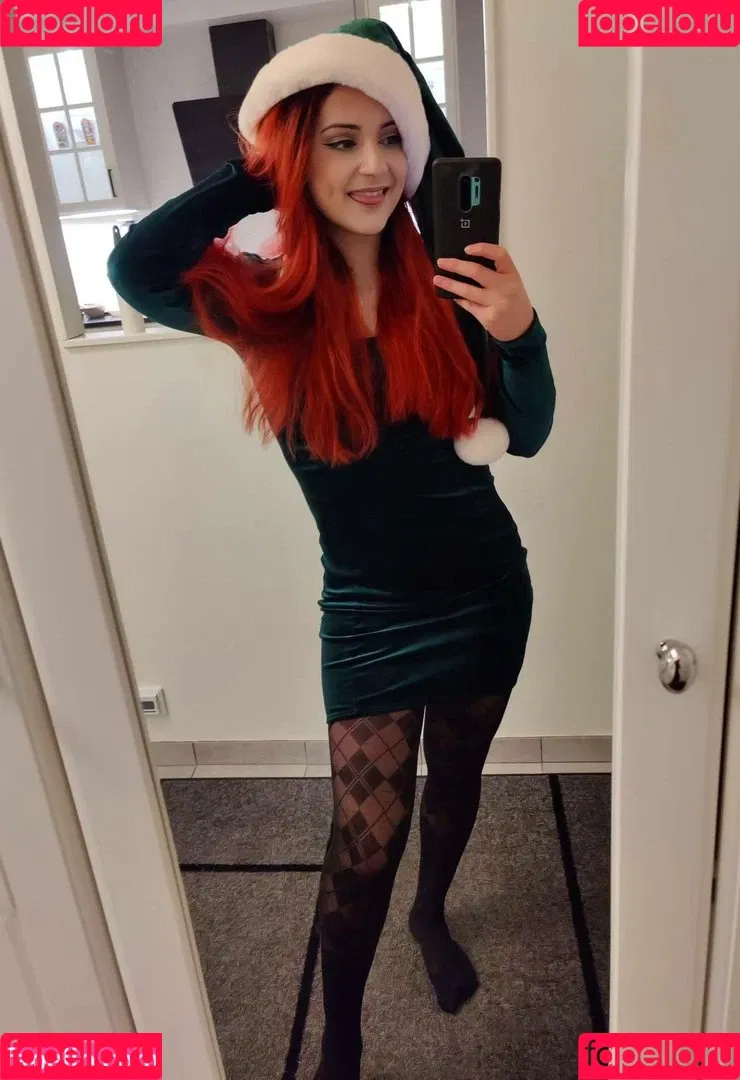 AnnieFuchsia Onlyfans Photo Gallery 