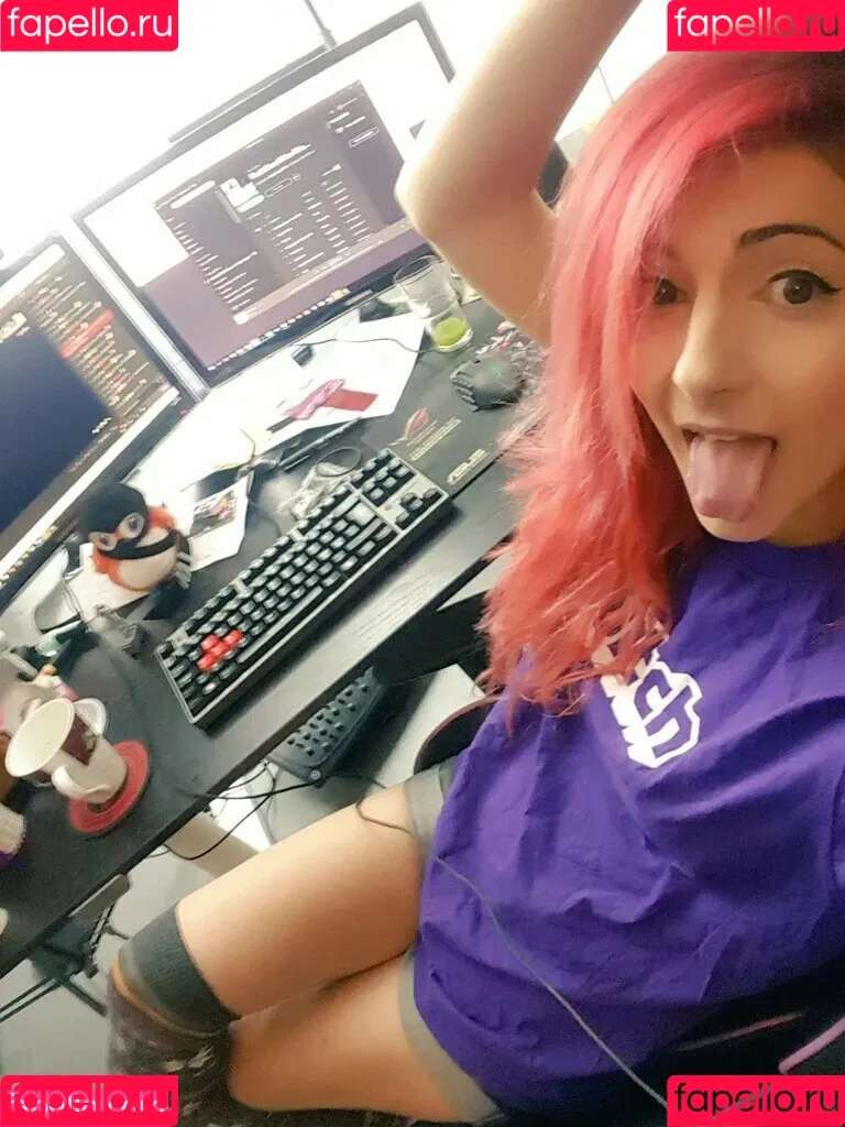 AnnieFuchsia Onlyfans Photo Gallery 