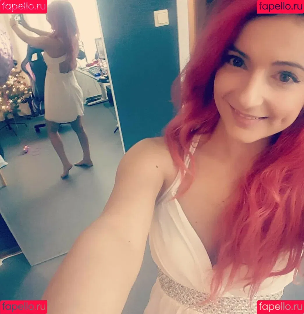AnnieFuchsia Onlyfans Photo Gallery 