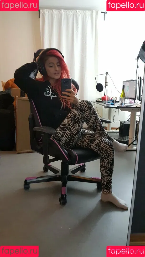 AnnieFuchsia Onlyfans Photo Gallery 