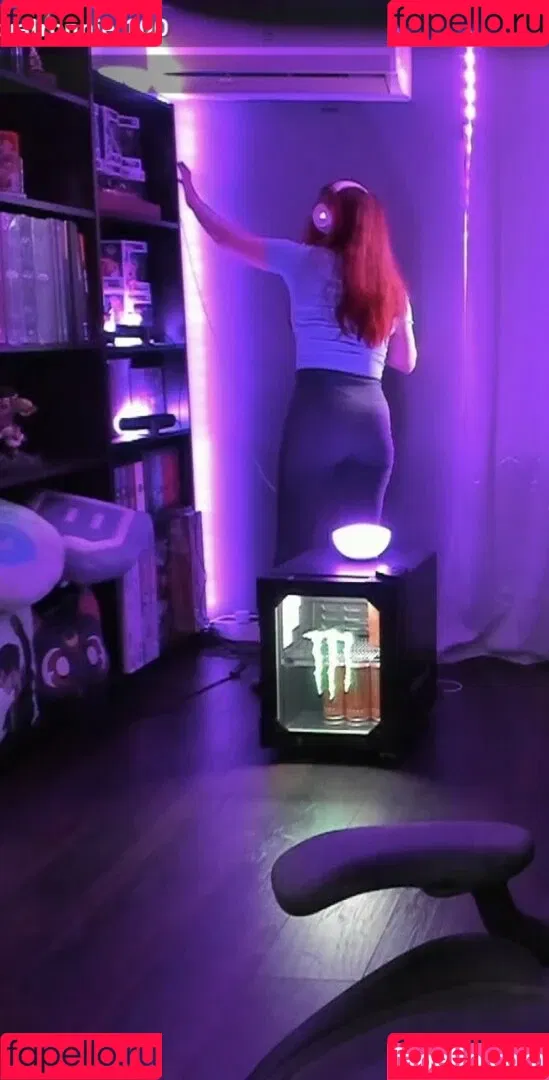 AnnieFuchsia Onlyfans Photo Gallery 