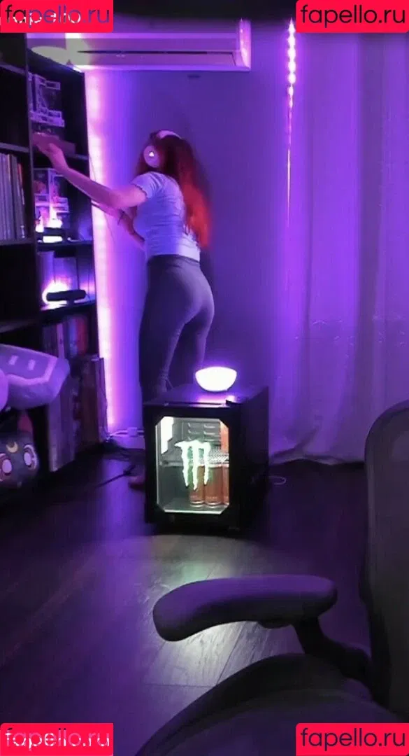 AnnieFuchsia Onlyfans Photo Gallery 