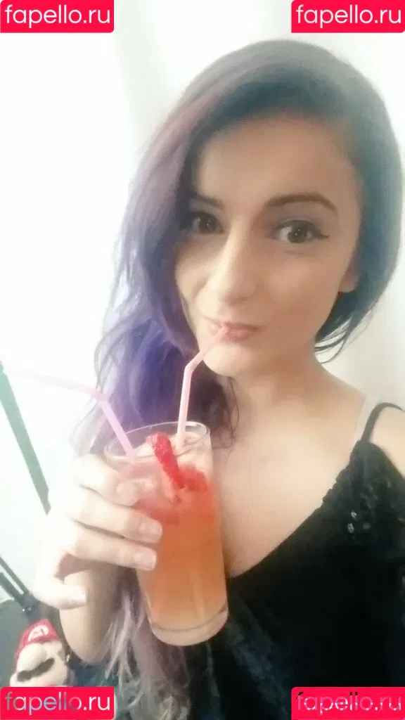 AnnieFuchsia Onlyfans Photo Gallery 