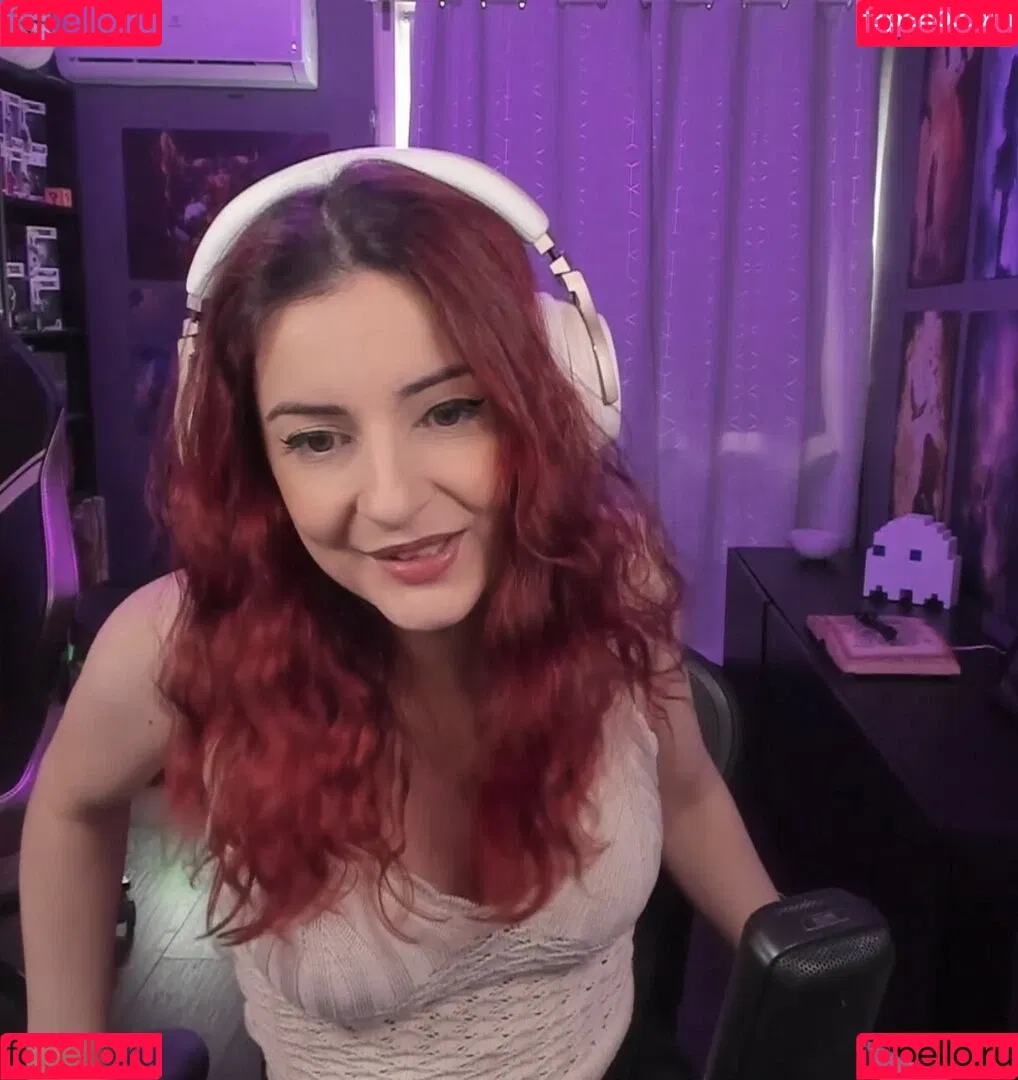 AnnieFuchsia Onlyfans Photo Gallery 