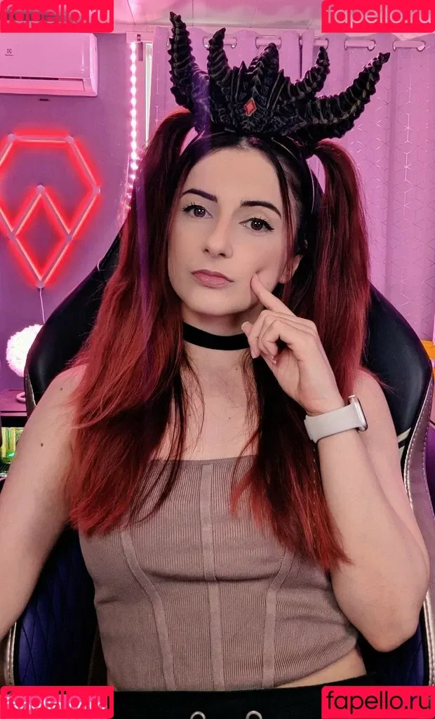 AnnieFuchsia Onlyfans Photo Gallery 