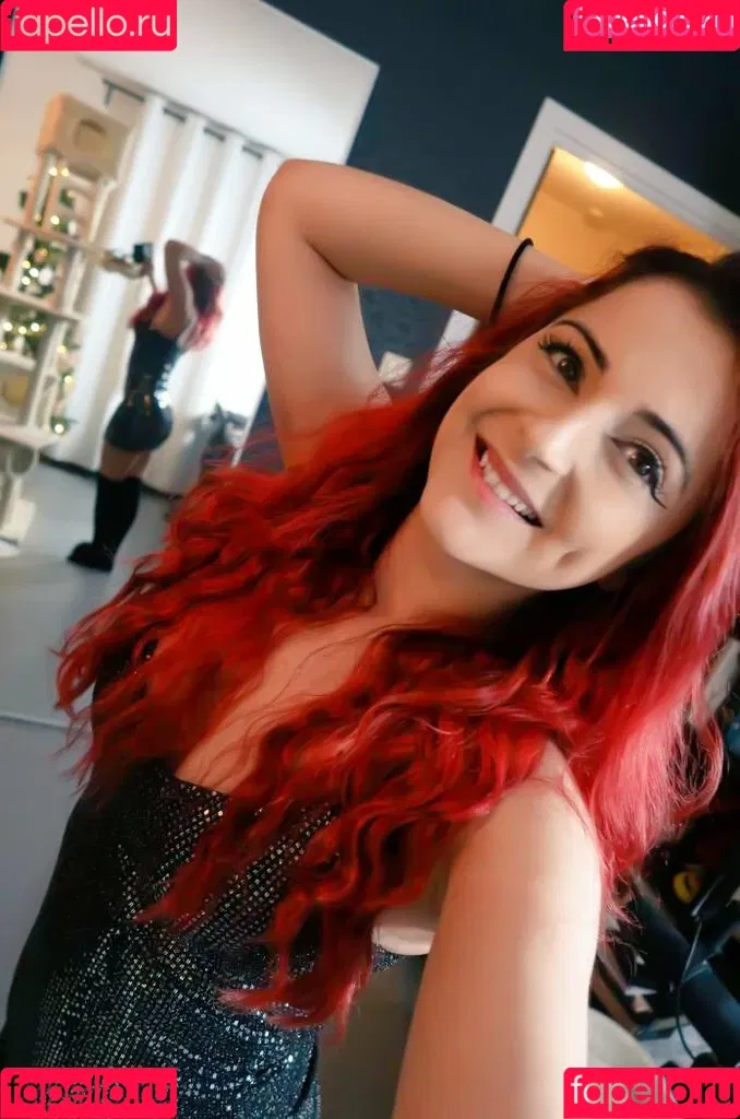 AnnieFuchsia Onlyfans Photo Gallery 