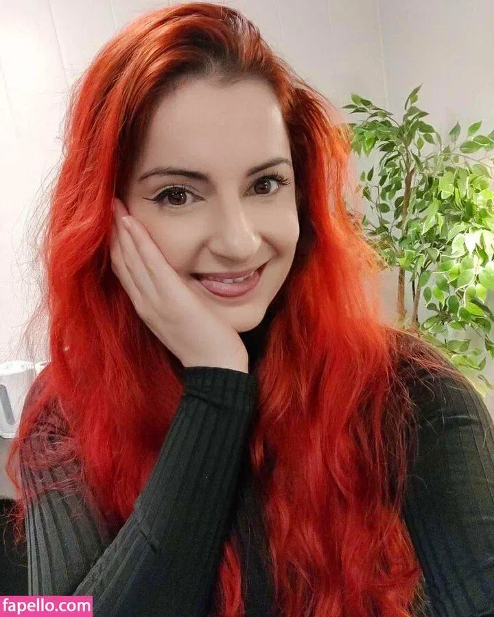 AnnieFuchsia Onlyfans Photo Gallery 