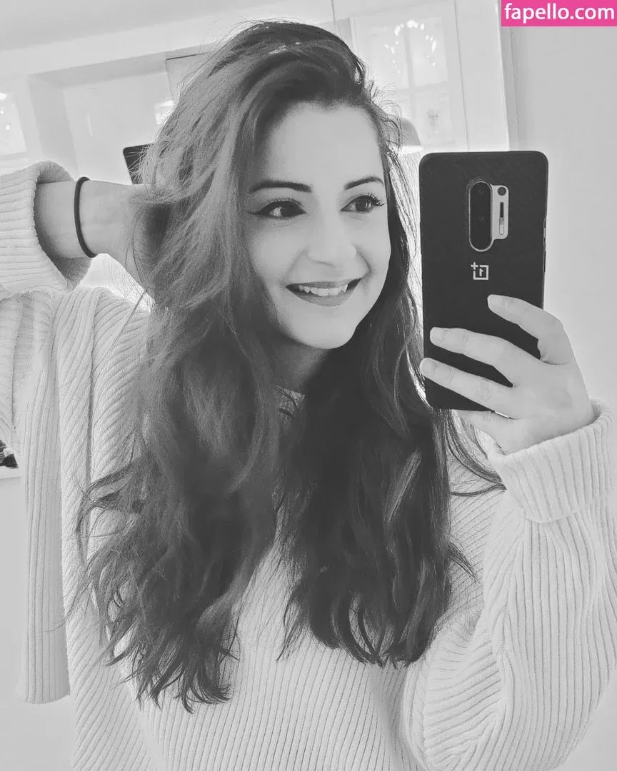 AnnieFuchsia Onlyfans Photo Gallery 