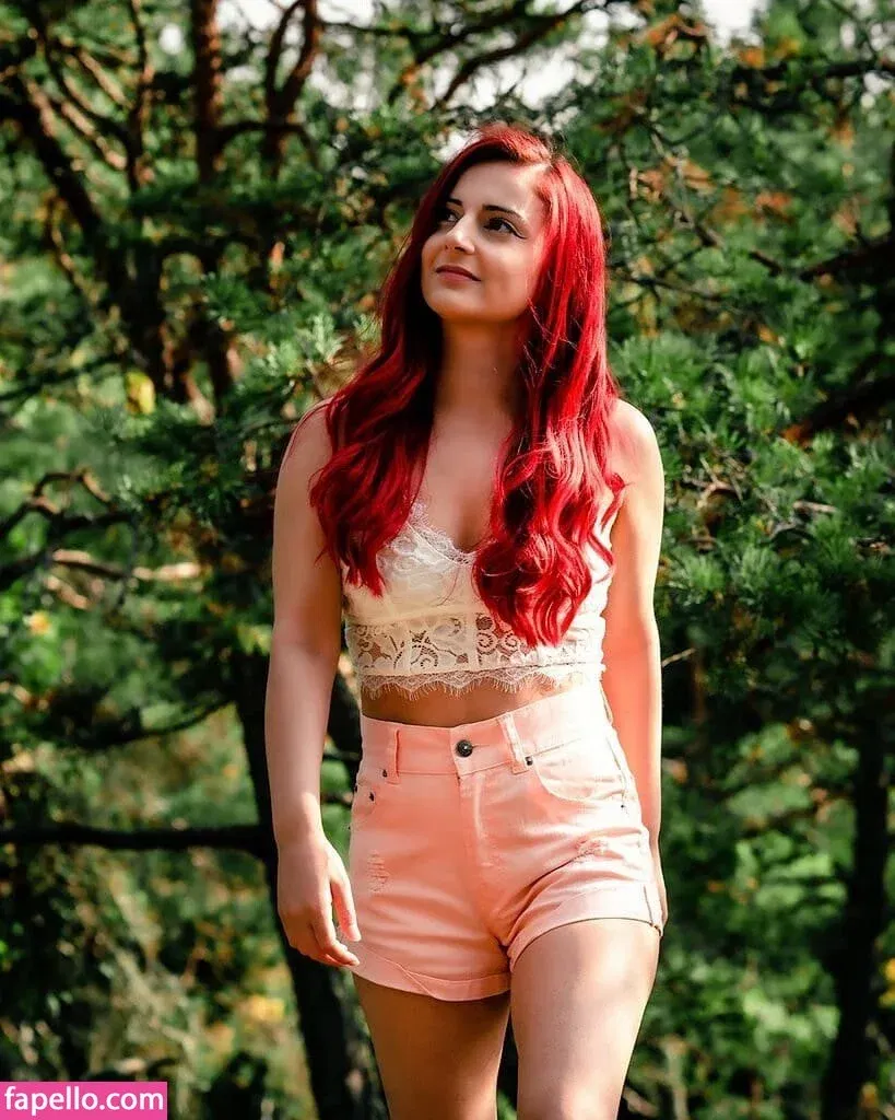 AnnieFuchsia Onlyfans Photo Gallery 