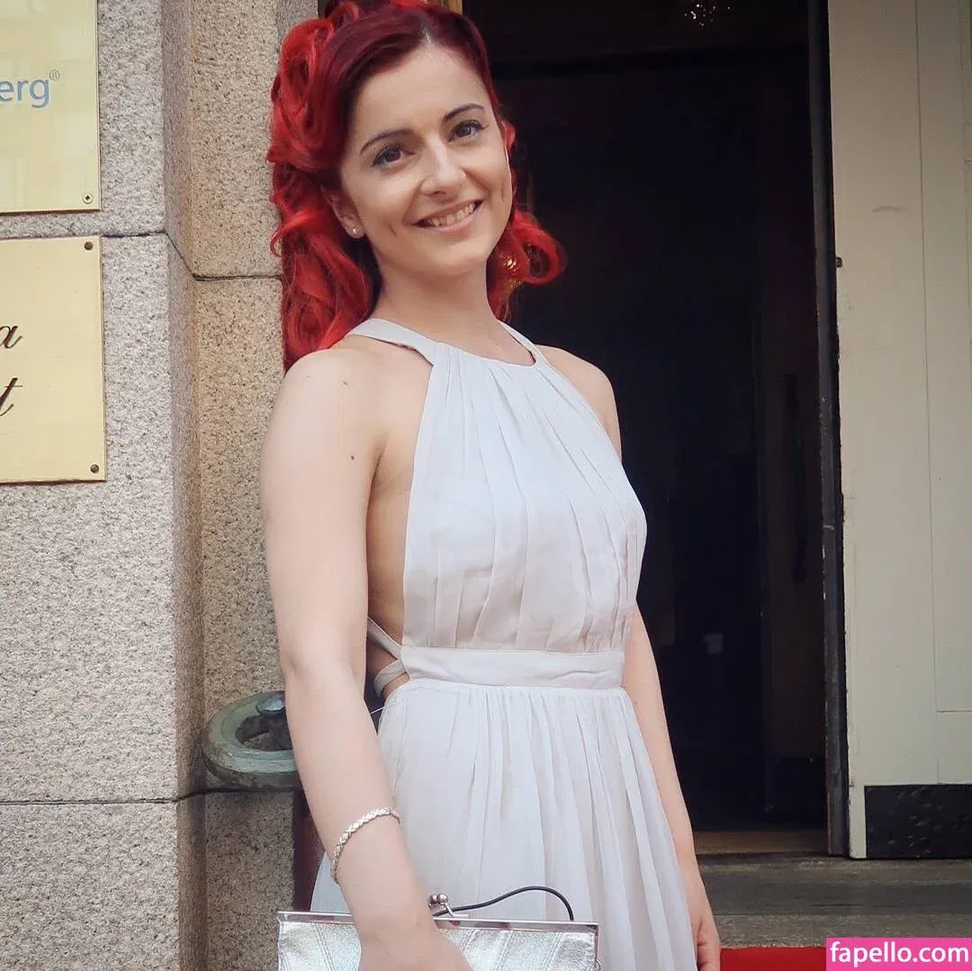 AnnieFuchsia Onlyfans Photo Gallery 