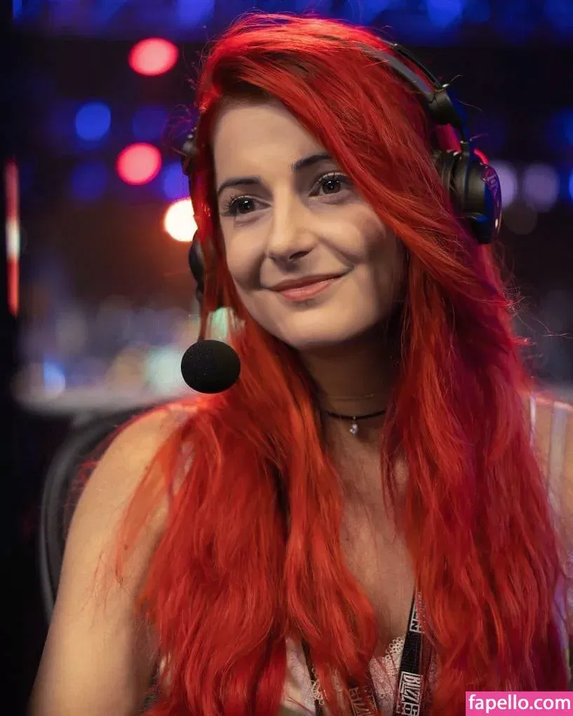 AnnieFuchsia Onlyfans Photo Gallery 