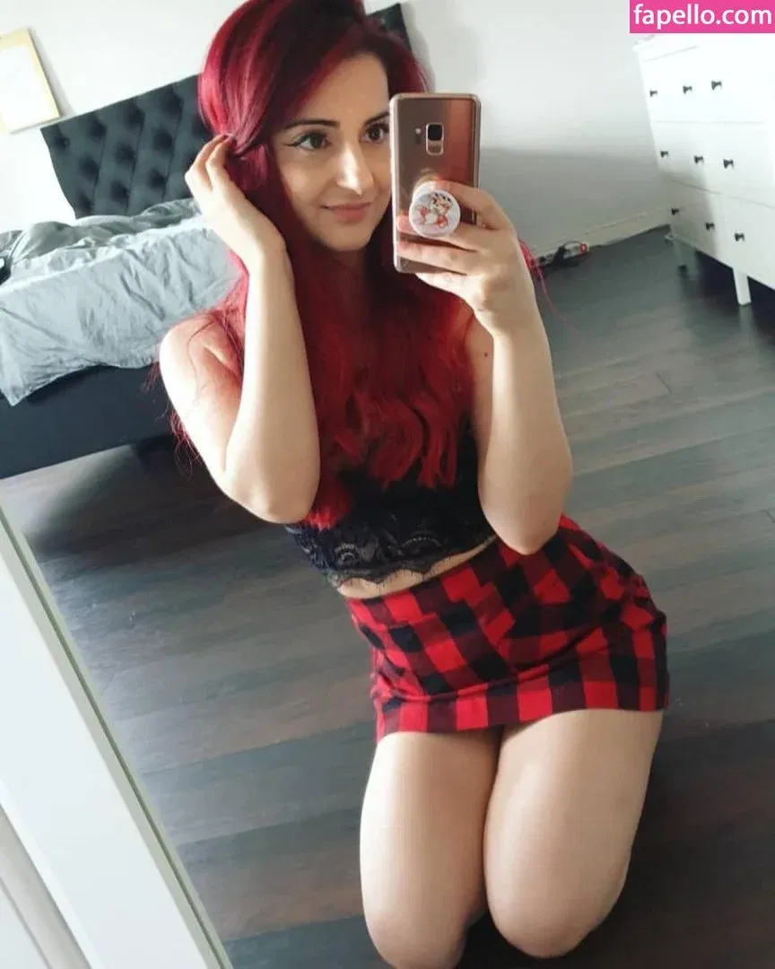 AnnieFuchsia Onlyfans Photo Gallery 