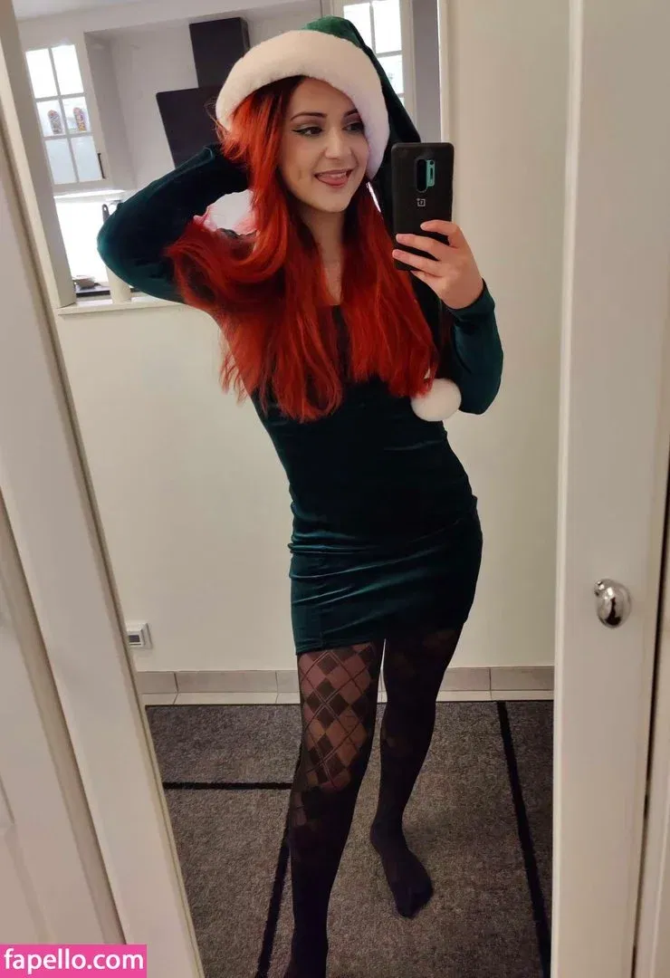 AnnieFuchsia Onlyfans Photo Gallery 