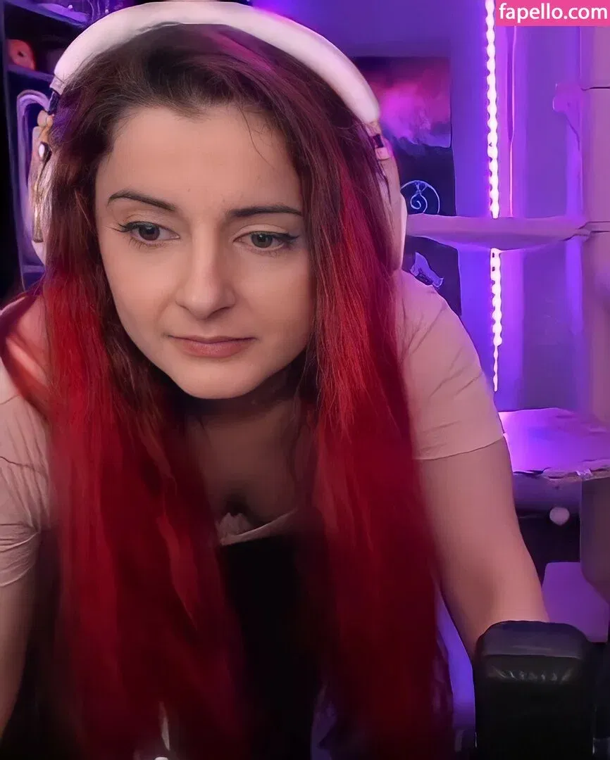 AnnieFuchsia Onlyfans Photo Gallery 