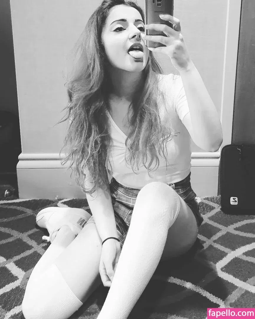 AnnieFuchsia Onlyfans Photo Gallery 