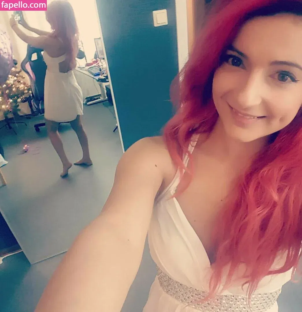 AnnieFuchsia Onlyfans Photo Gallery 