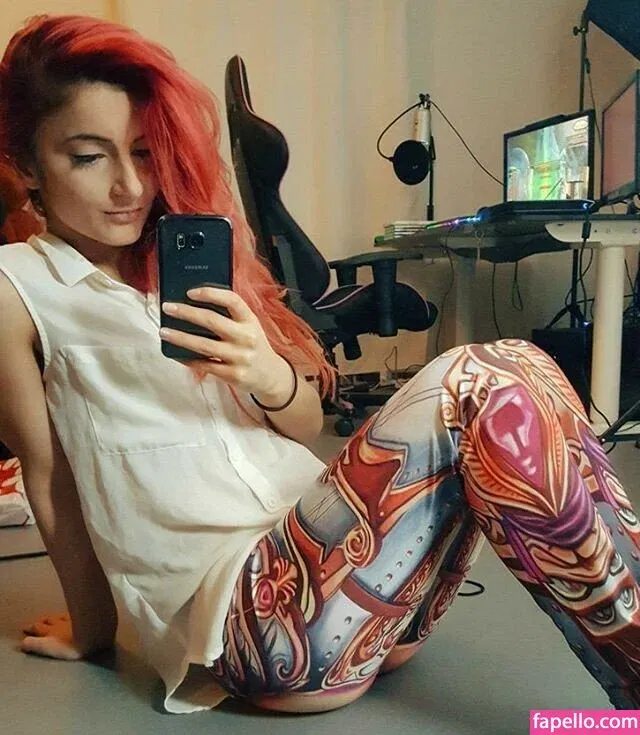 AnnieFuchsia Onlyfans Photo Gallery 