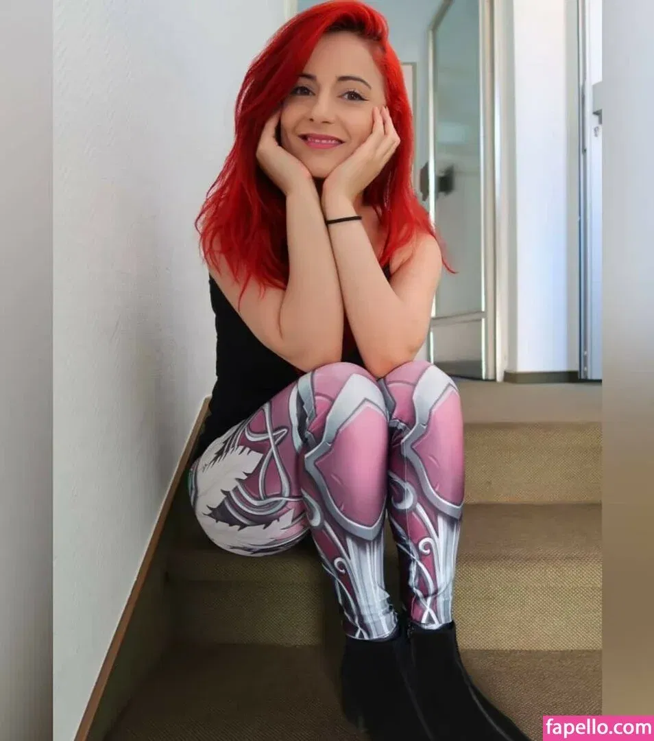 AnnieFuchsia Onlyfans Photo Gallery 