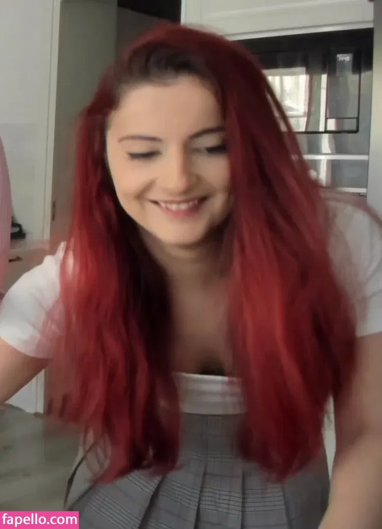 AnnieFuchsia Onlyfans Photo Gallery 