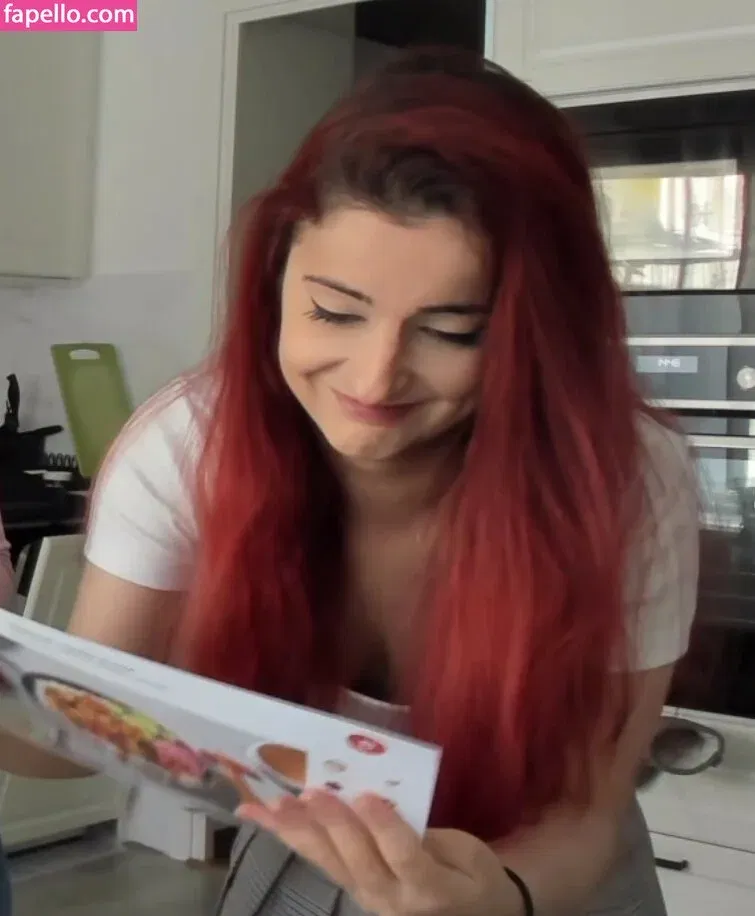 AnnieFuchsia Onlyfans Photo Gallery 