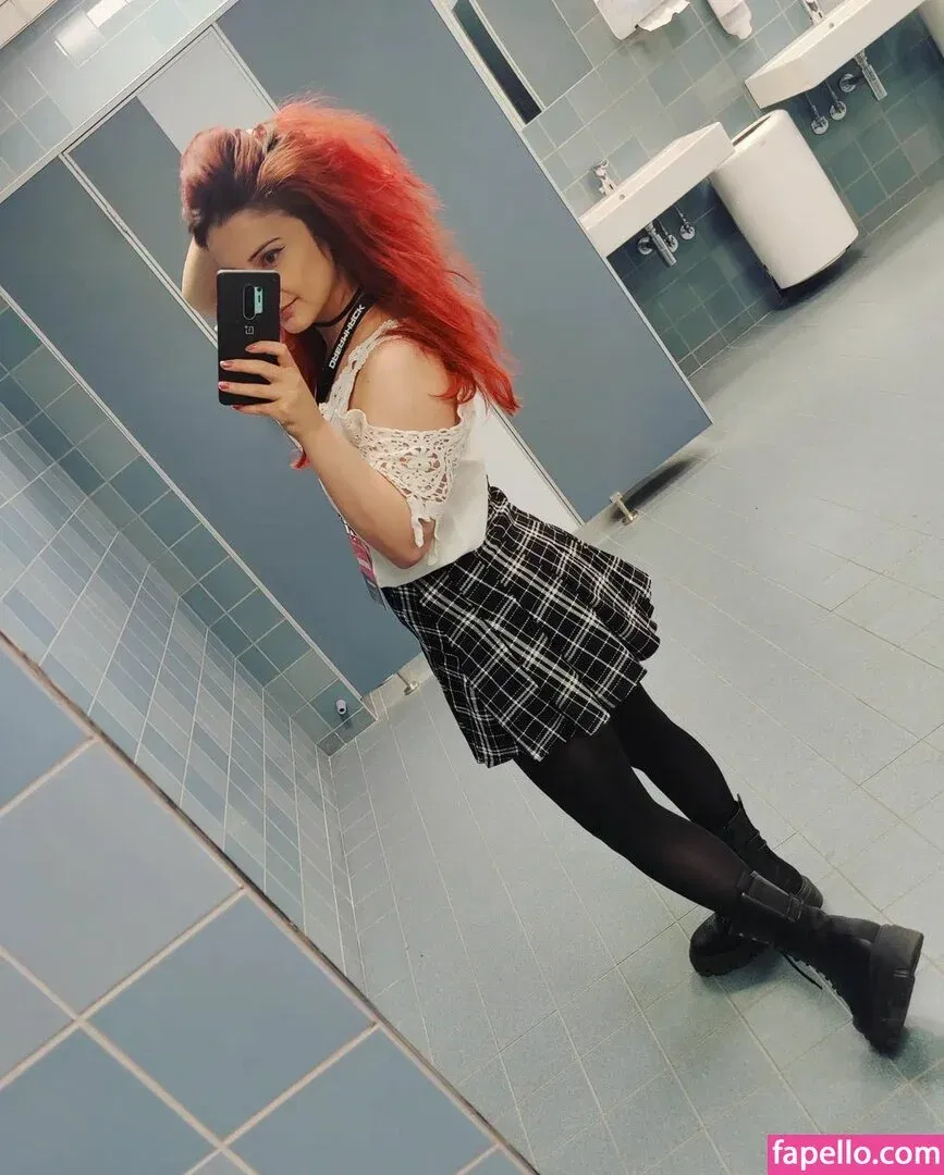 AnnieFuchsia Onlyfans Photo Gallery 