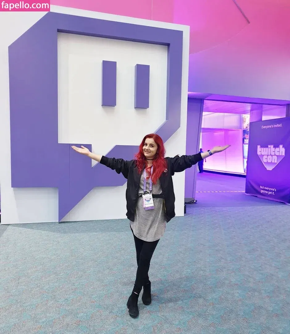 AnnieFuchsia Onlyfans Photo Gallery 