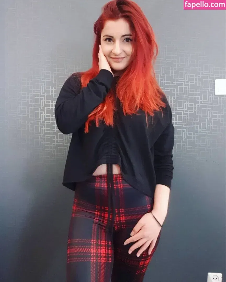 AnnieFuchsia Onlyfans Photo Gallery 