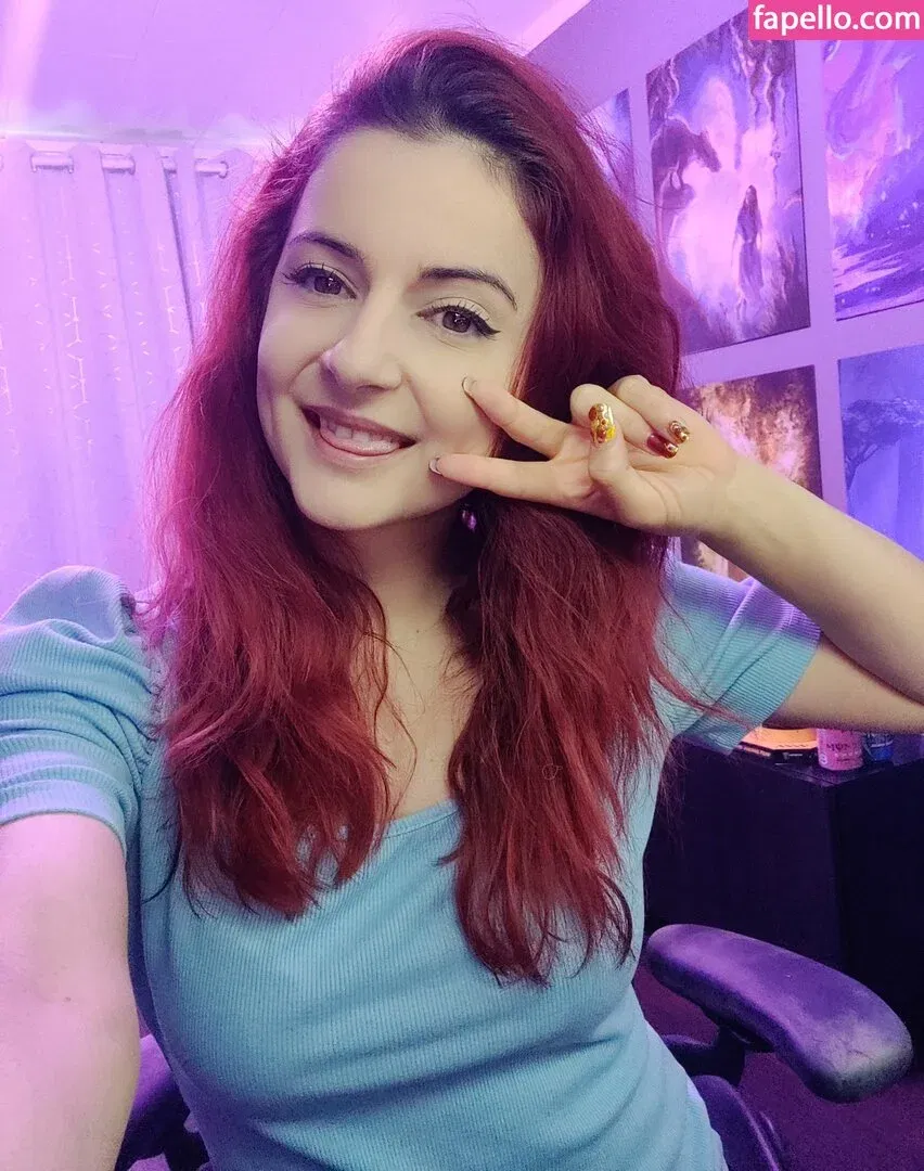 AnnieFuchsia Onlyfans Photo Gallery 