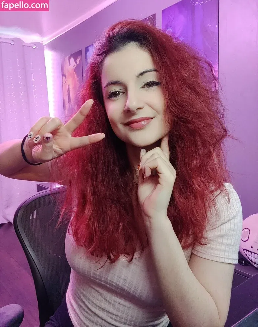 AnnieFuchsia Onlyfans Photo Gallery 